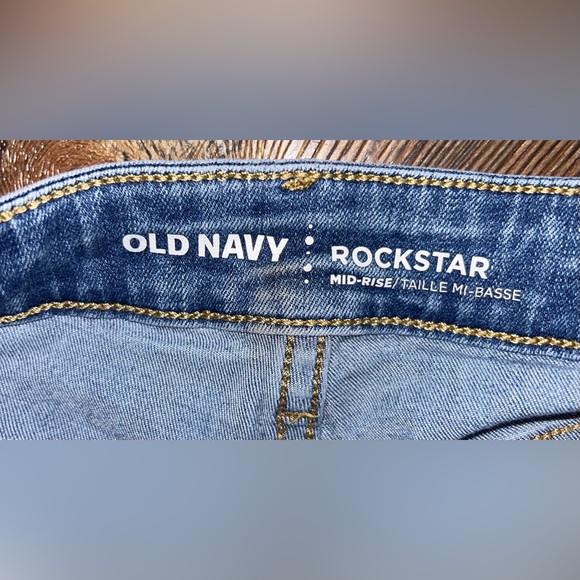 Old Navy Mid-Rise Rockstar Super-Skinny Ripped Cut-Off Ankle Jeans for Women - Picture 6 of 7